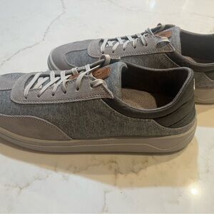 OluKai Men's Sneakers in Gray